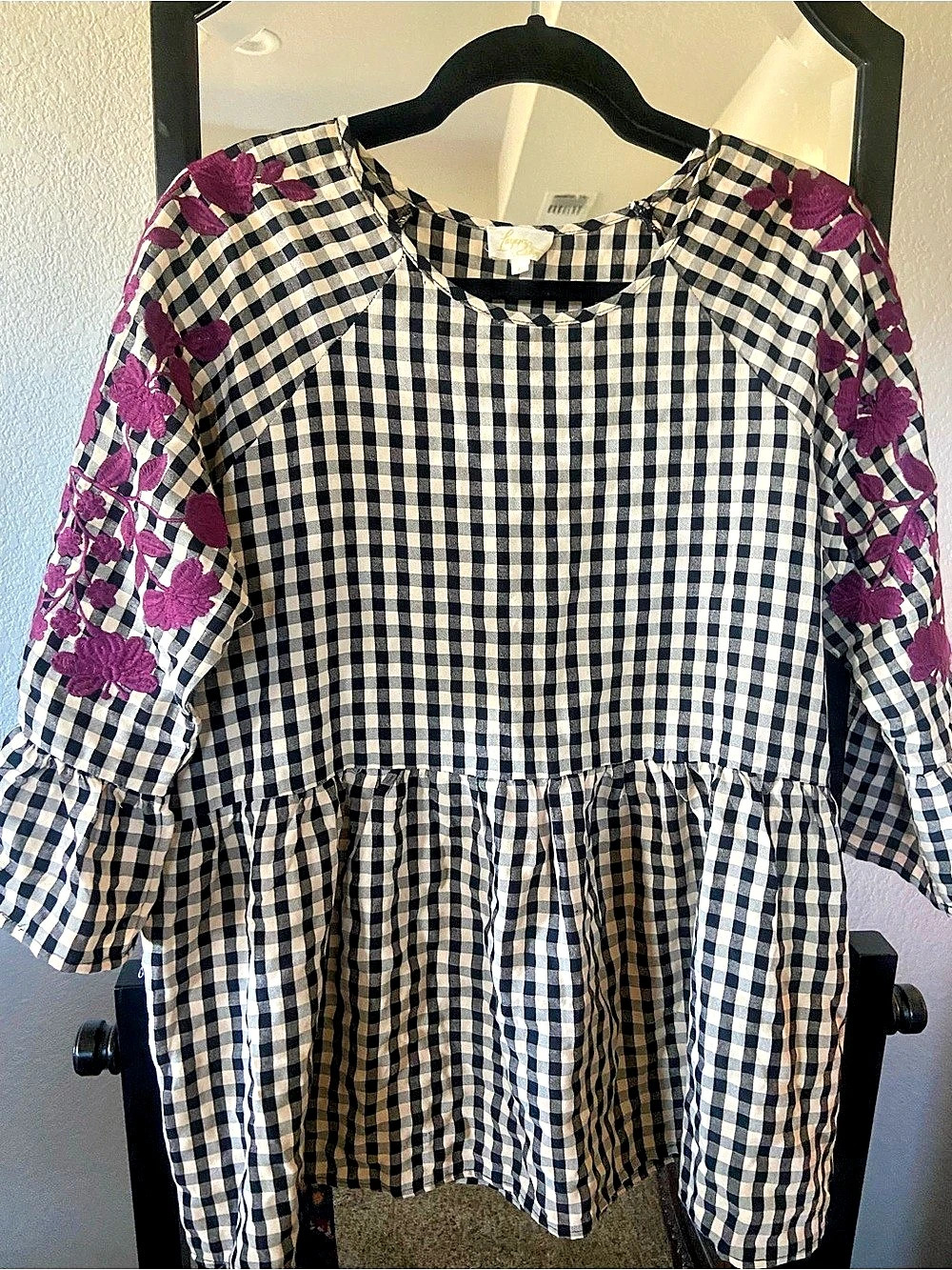 Layerz Clothing women’s size medium gingham blouse with floral embroidery NWOT